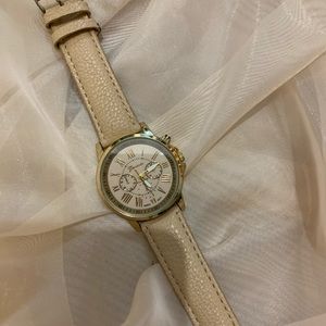 Genova Watch for women in the beige colour